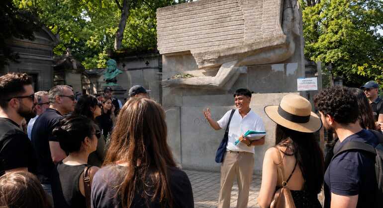 Scandals, Gossips & History: Tales at Père Lachaise Cemetery Free Tour Provided by Princeformatif Tours